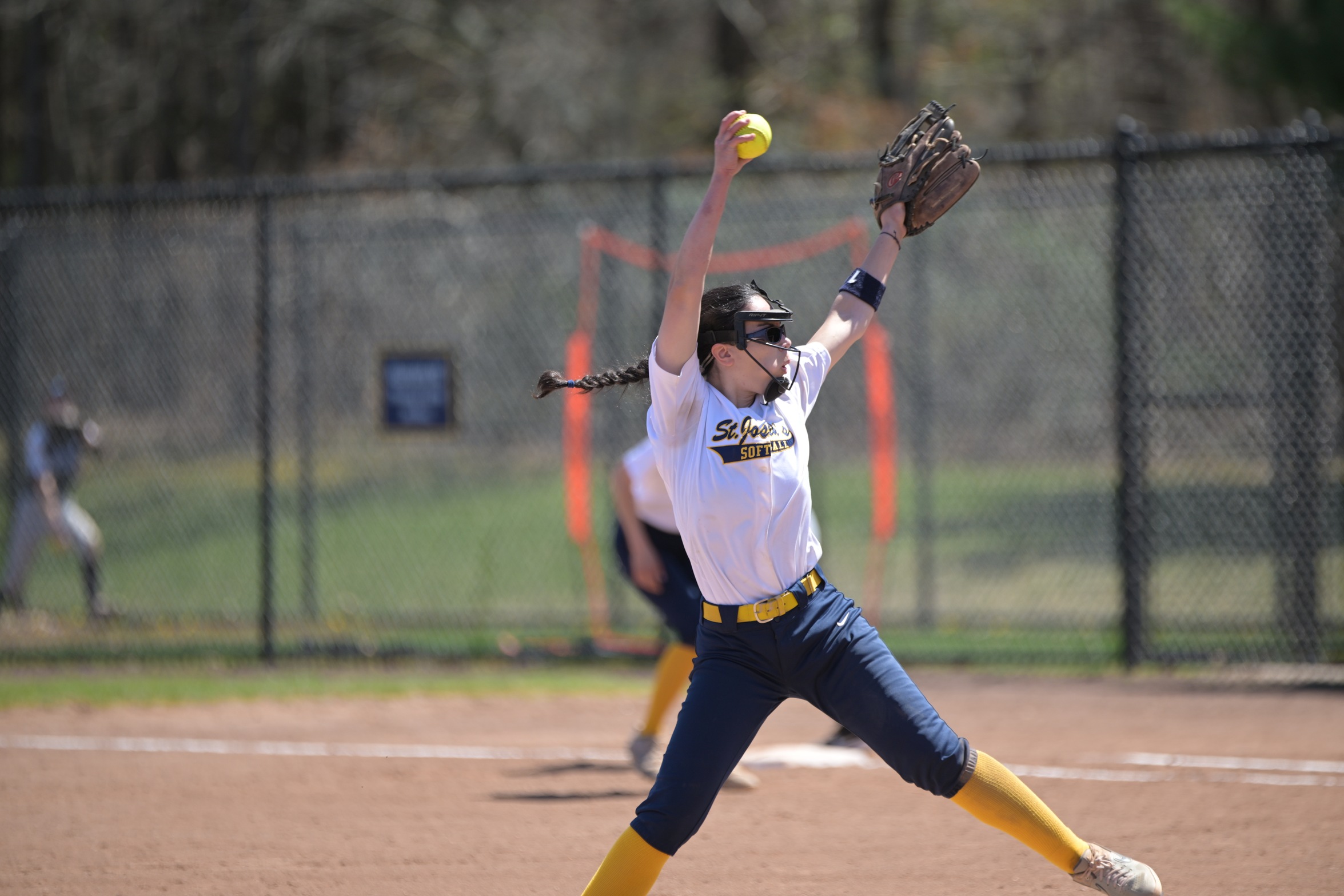 Softball Picks Up First Win of Season Against Beloit, 5-3